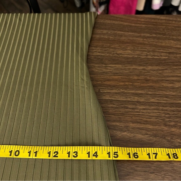 ❤️Guess cold shoulder Olive Green Ribbed Cut-Out Dress XS - Picture 9 of 10